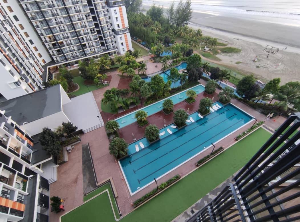 Timurbay Seafront Holiday Pool & Seaview กวนตัน ภายนอก รูปภาพ